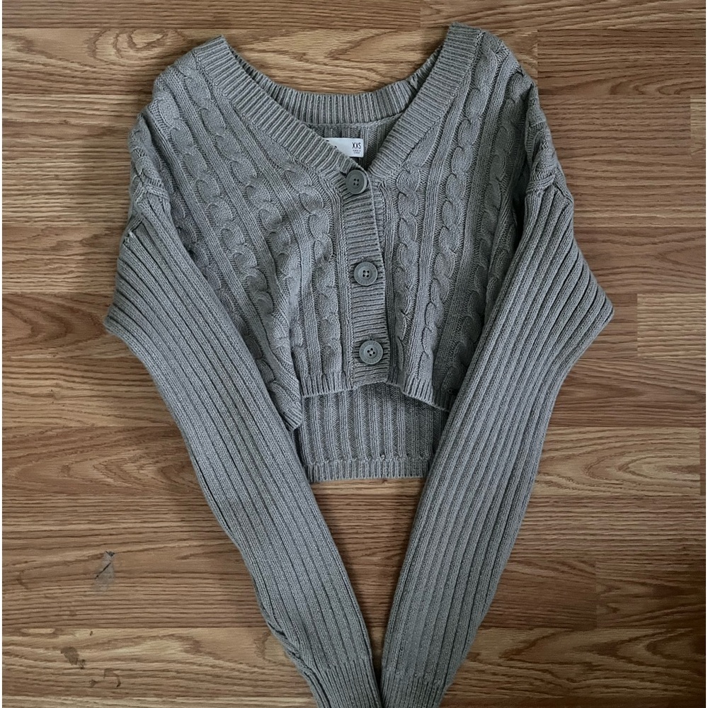 grey cropped long sleeve cardigan